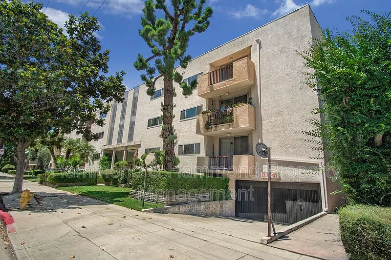 2 bed, 2.0 bath, 1322 sqft, $3,495 — Photo 2