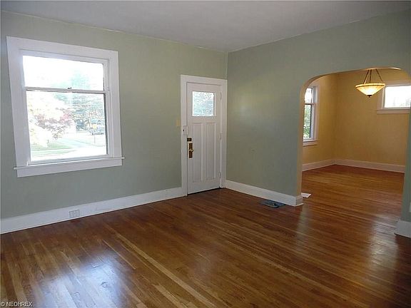 2nd image of 1468 E 3rd St