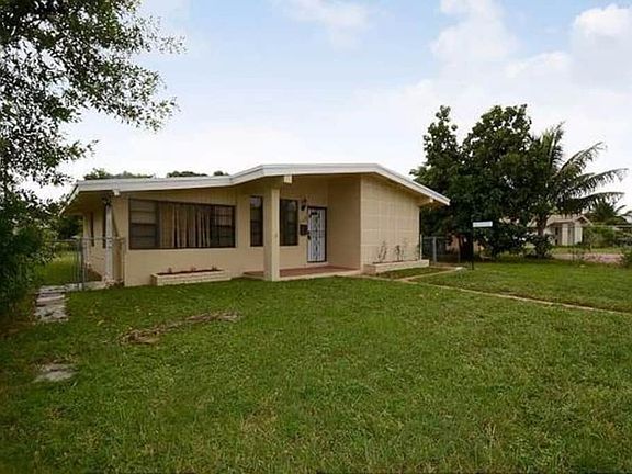 3rd image of 560 NE 175th St