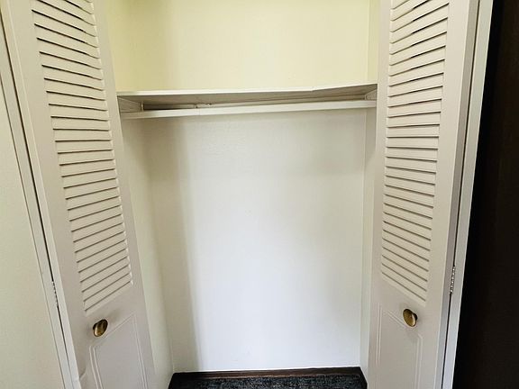 4th image of 222 S Greenwood St #12