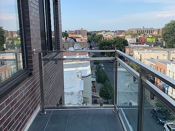 3rd image of 3119 37th Ave #6B