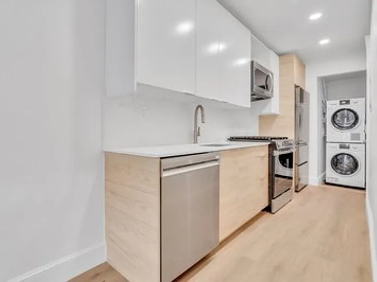 321 Summit Ave #101 — Photo 13