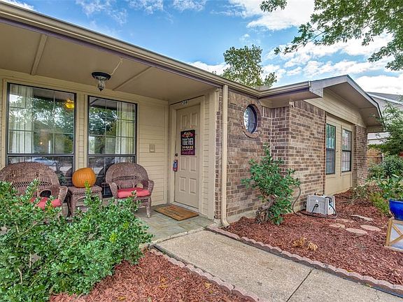 3rd image of 309 Creekmeadow Ln