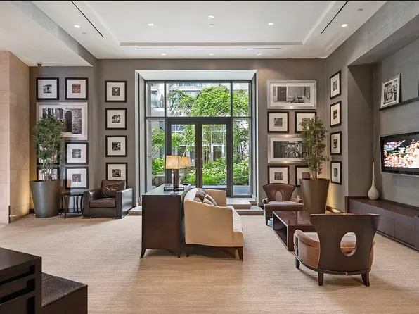 80 Riverside Boulevard image 9 of 11