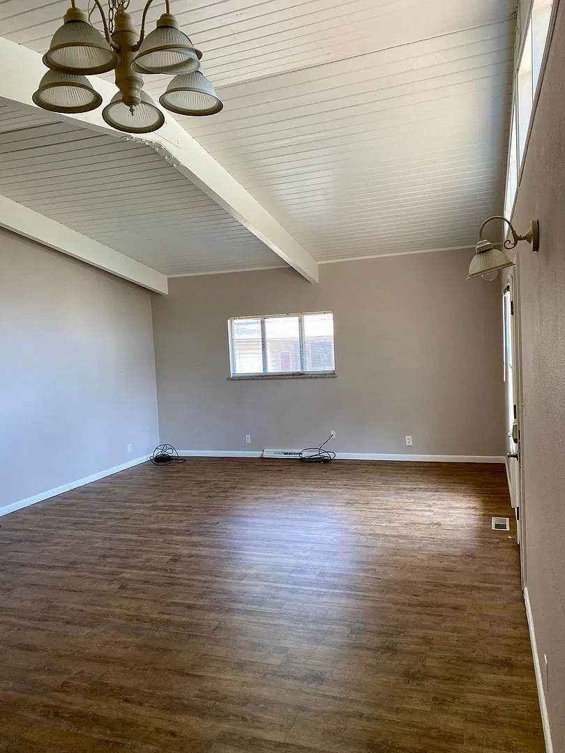 Available for 2027-2028 Fall Pre-Leasing: Spacious Ranch-Style Home — Photo 4
