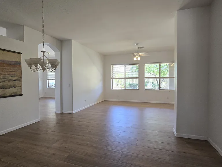 10335 E Rosemary Ln — Photo 2