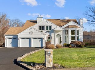 5 Lancelot Way, Hamden, CT 06518