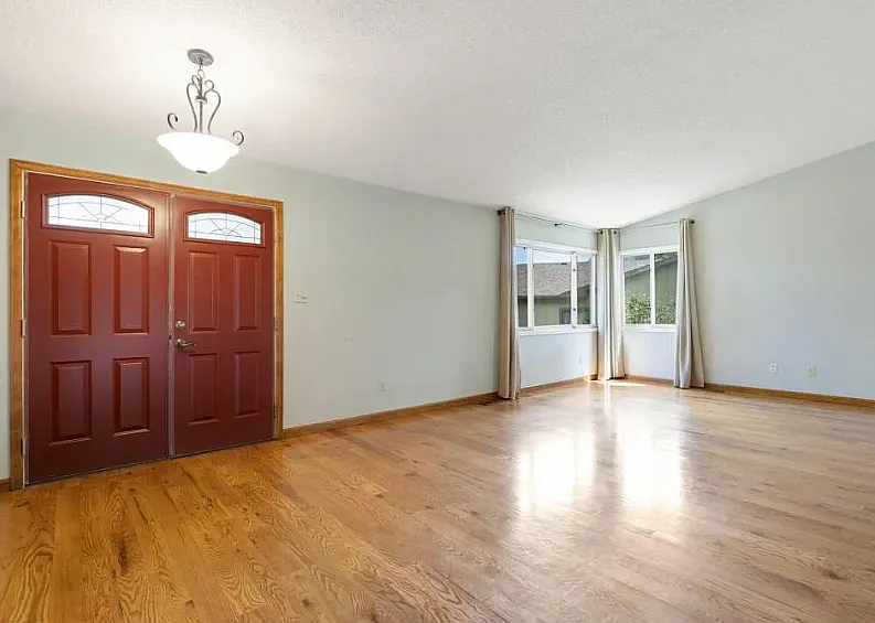 4 bed, 2800 sqft, $2,550 — Photo 4