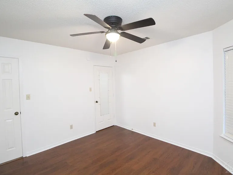 8154 Treetop Ln — Photo 11