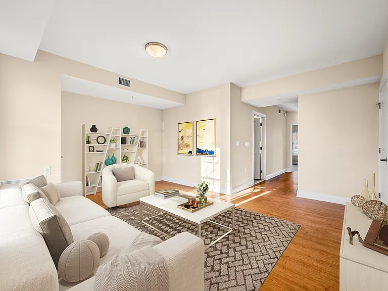 Corner Park Apartments — Photo 5