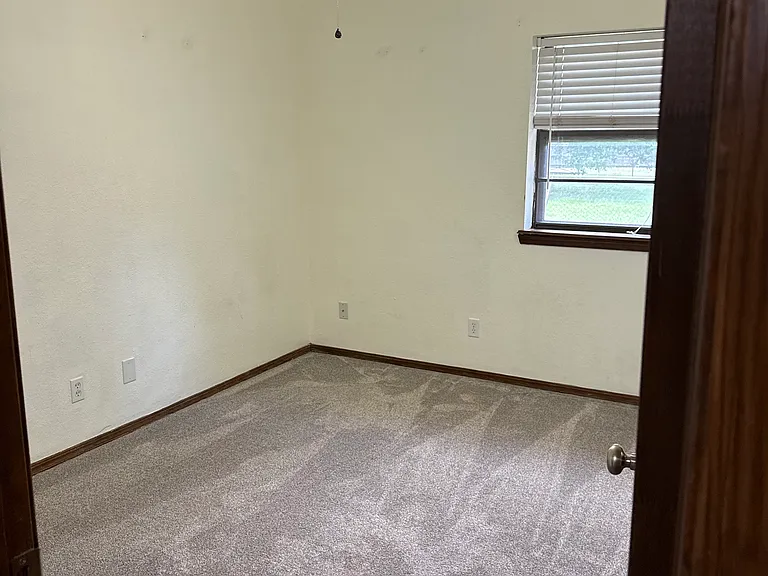 514 Lisa Ln — Photo 6