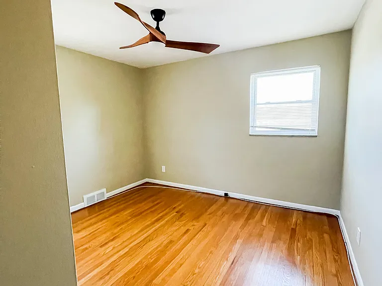 326 Catalpa Dr — Photo 8