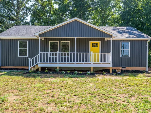 104 Harvey St, Gretna, VA 24557