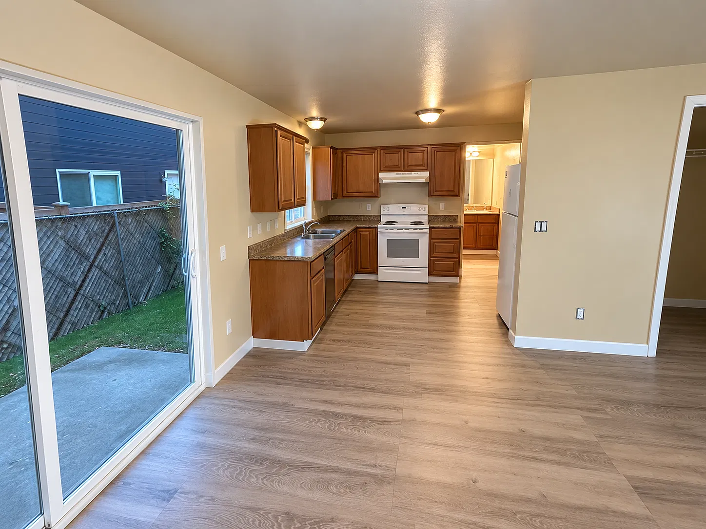 2 bed, 1.5 bath, 1050 sqft, $2,450 — Photo 4