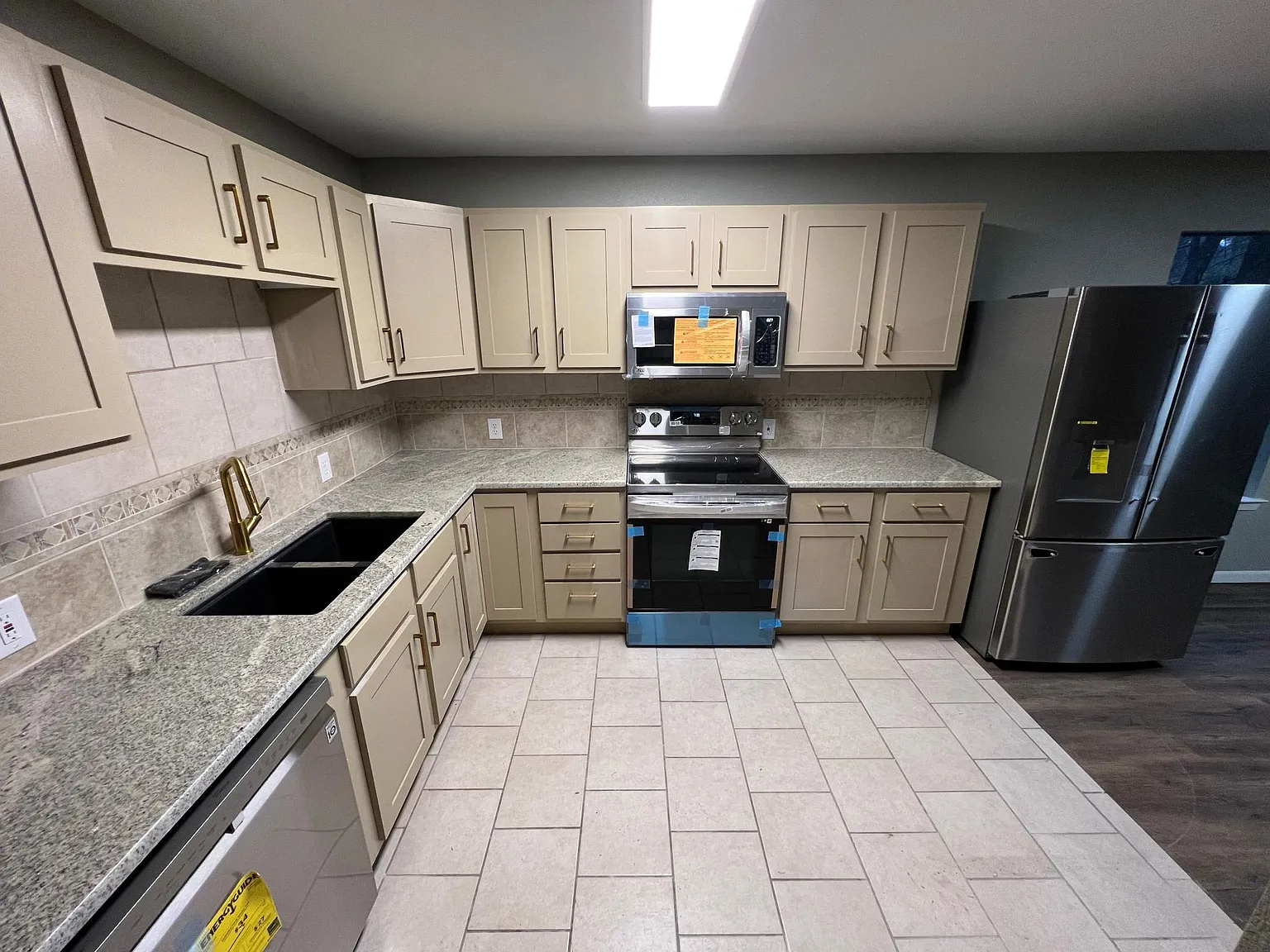 3 bed, 1233 sqft, $1,895 — Photo 4