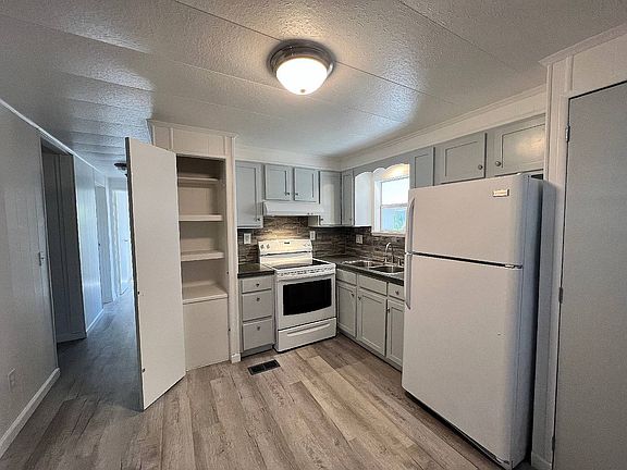 4th image of 190 Woodland Dr #1105