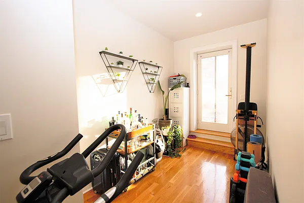 Rented by R New York | media 10