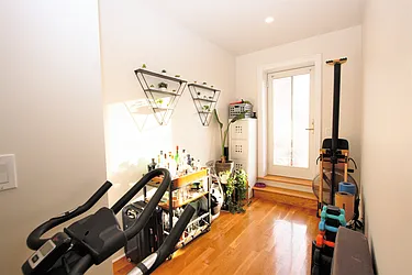 Rented by R New York