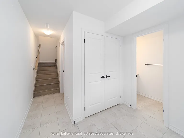 12 Hay Ln — Photo 3