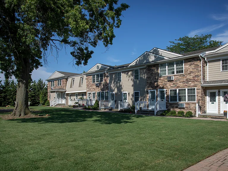 Fairfield Village At Commack — Photo 24