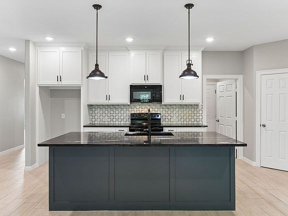 5th image of 2808 Binyon Ave