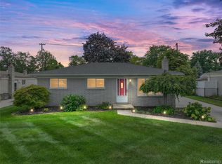 12146 Ontario Dr, Sterling Heights, MI 48313