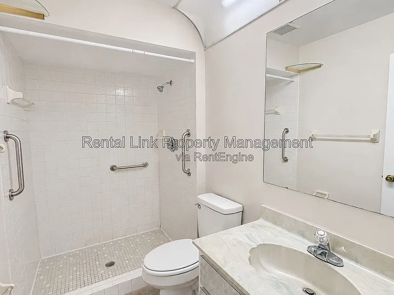 320 SW 3rd Pl #3 — Photo 14