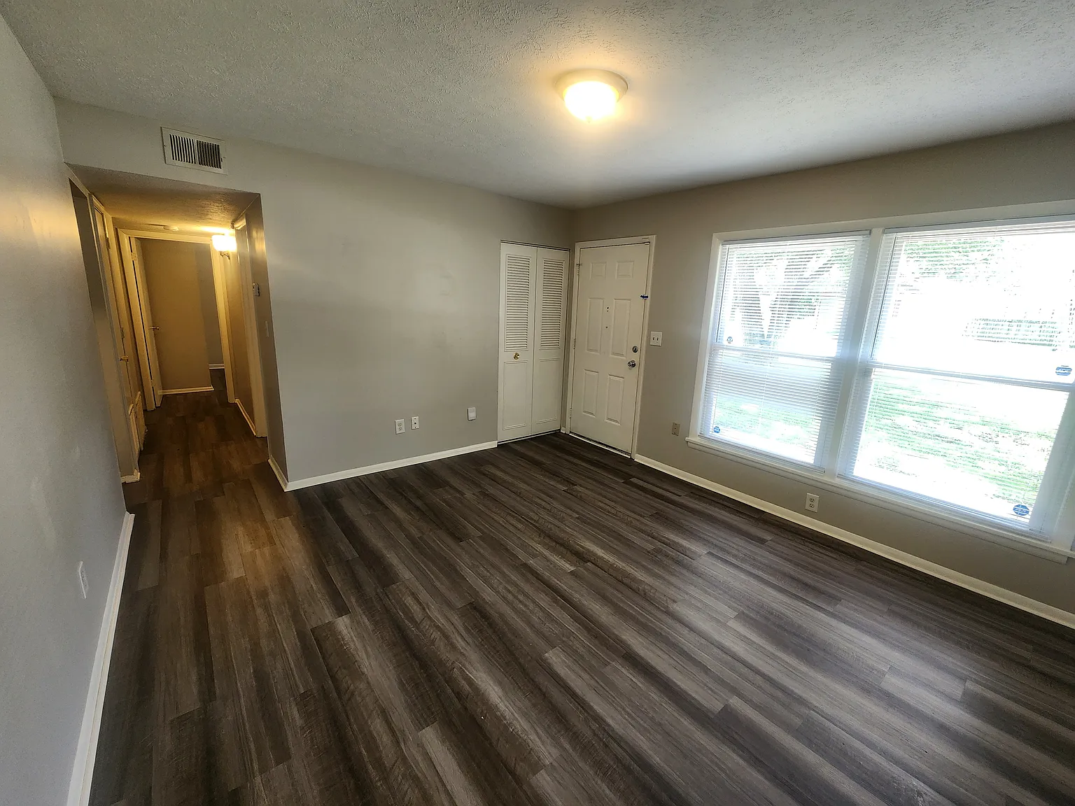 3 bed, 925 sqft, $1,495 — Photo 3