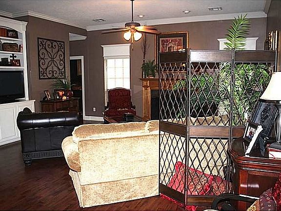 2nd image of 2130 Aryn Ln