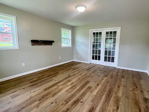 4th image of 162 14th St NE #1