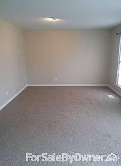 Huge Family Room : Beautiful and spacious family room with new carpet