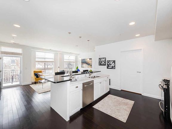 3rd image of 845 N High St #410/411