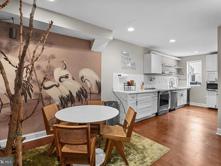 110 S Calhoun St — Photo 12