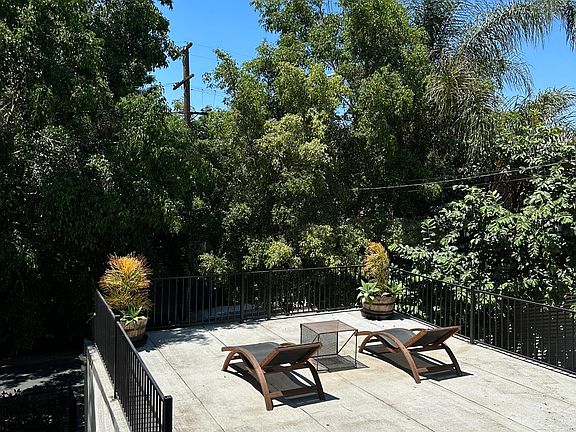 Front little patio area, for your customization!