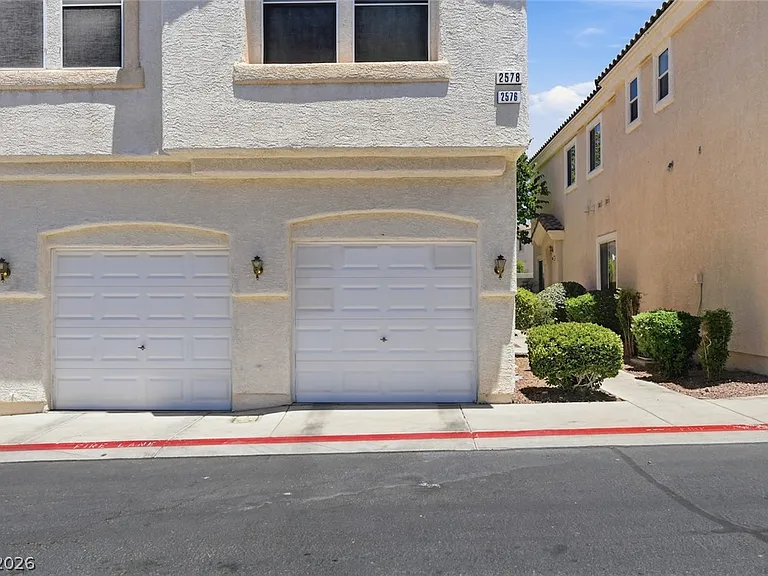 2576 Velez Valley Way — Photo 10