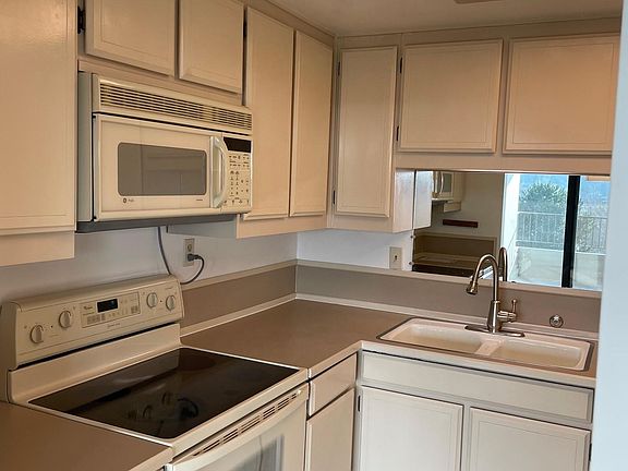 5th image of 6533 Seaview Ave NW #706B