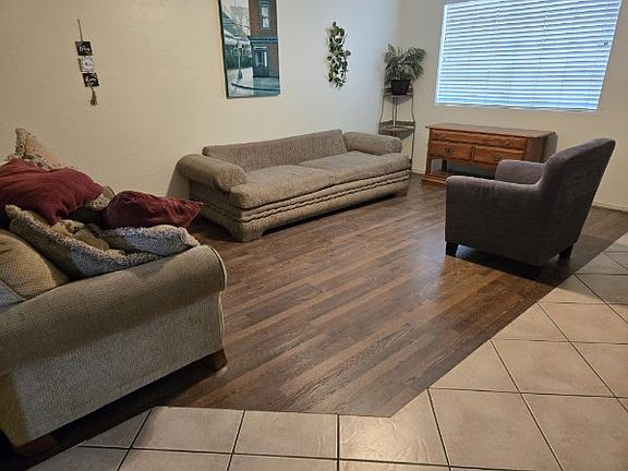 5th image of 1013 E Glade Ave #7