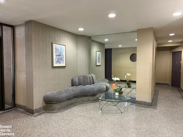 345 East 54th Street image 9 of 10