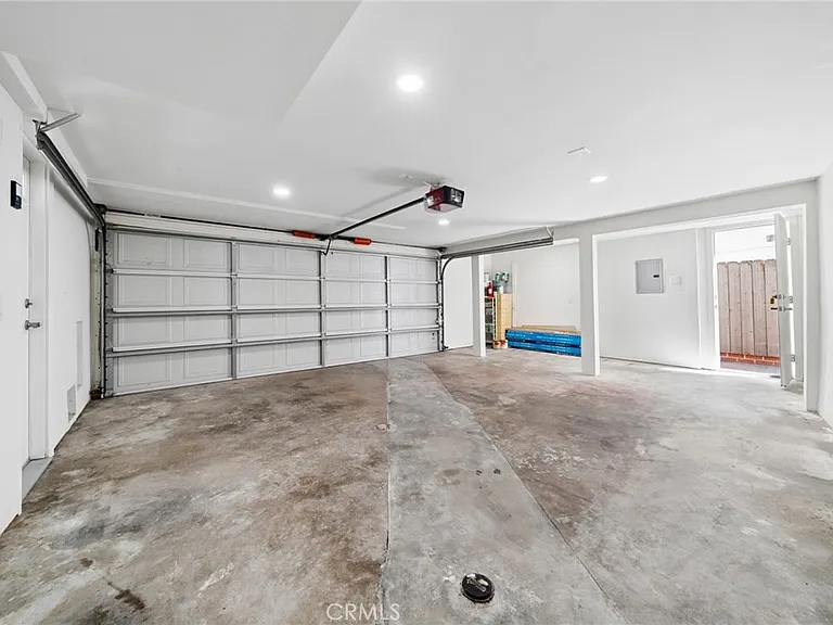112 S Bay Front — Photo 38