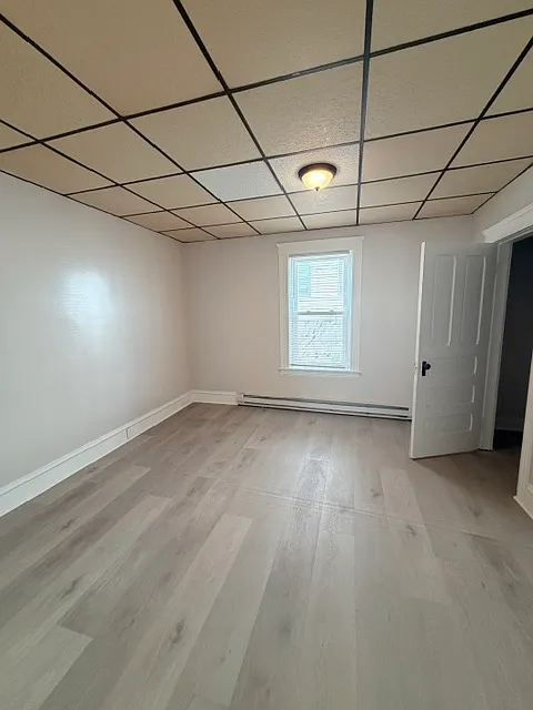 3 bed, 1000 sqft, $2,150 — Photo 3