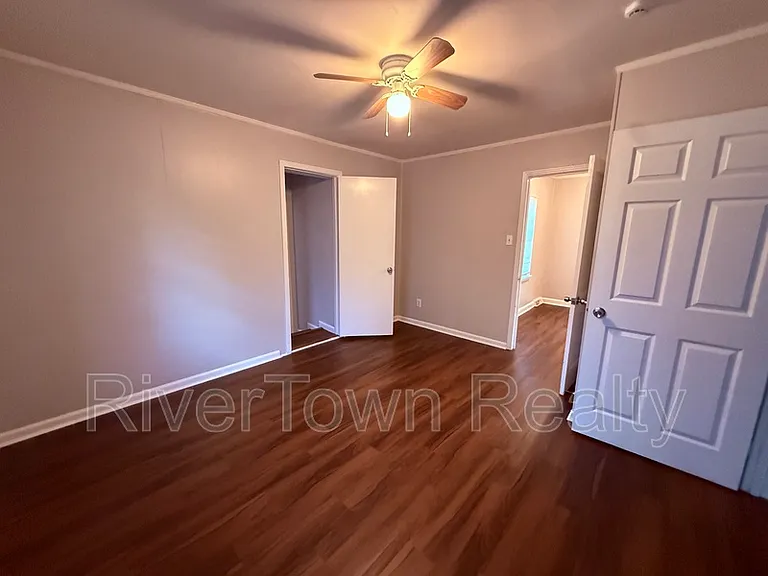 1454 Delano Ave — Photo 12