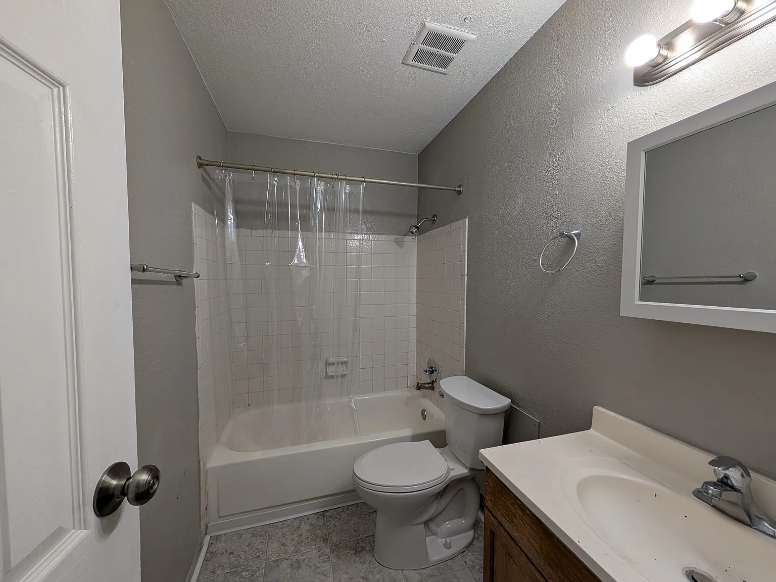 2 bed, 800 sqft, $1,595 — Photo 2
