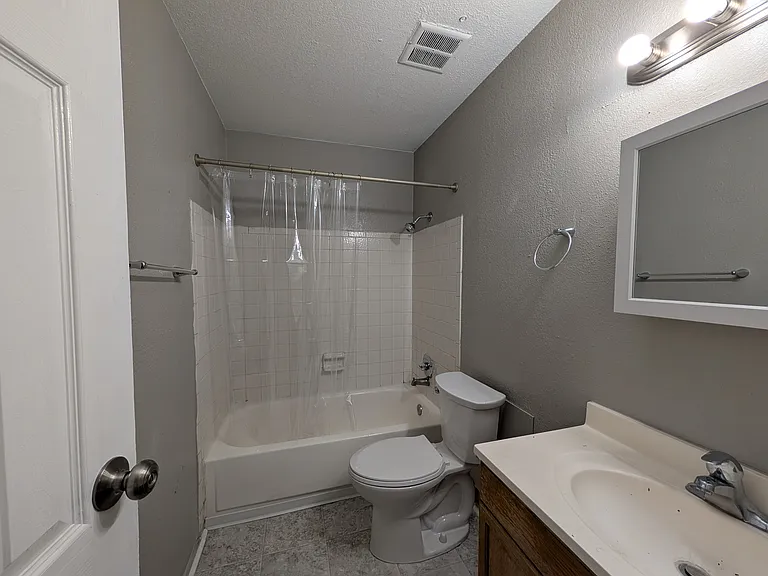 1425 N Yosemite St #9 — Photo 2