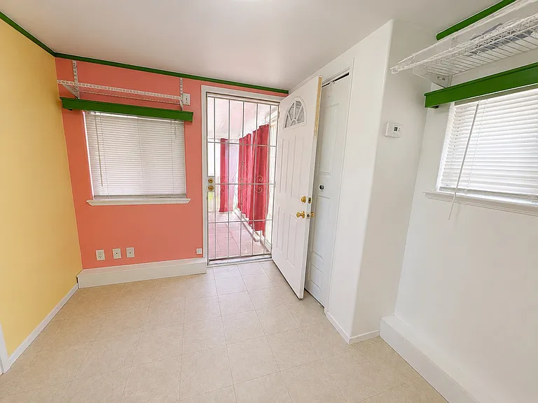 651 Maple St #B — Photo 8