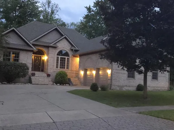 1339 Greystone Dr, Springfield, OH 45503
