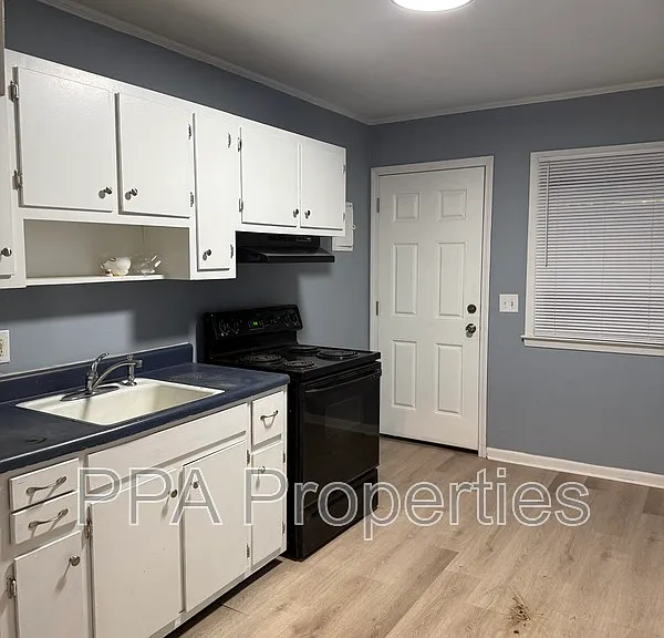 221 Willow Ave — Photo 1