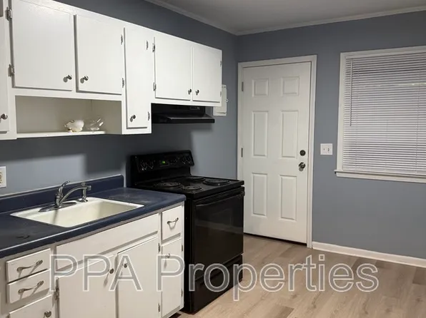 221 Willow Ave, Burlington, NC 27217