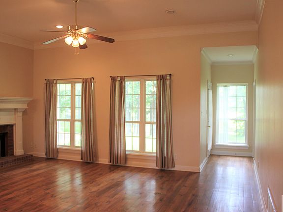 5th image of 20 Lauren Ln