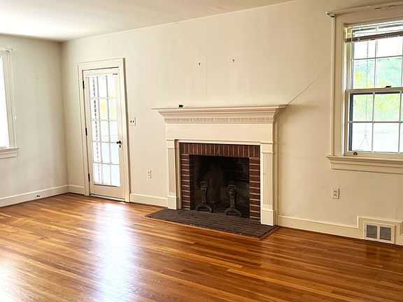3rd image of 325 Legrande Ave