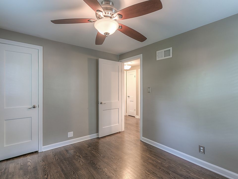 2nd image of 2300 Somerset Dr